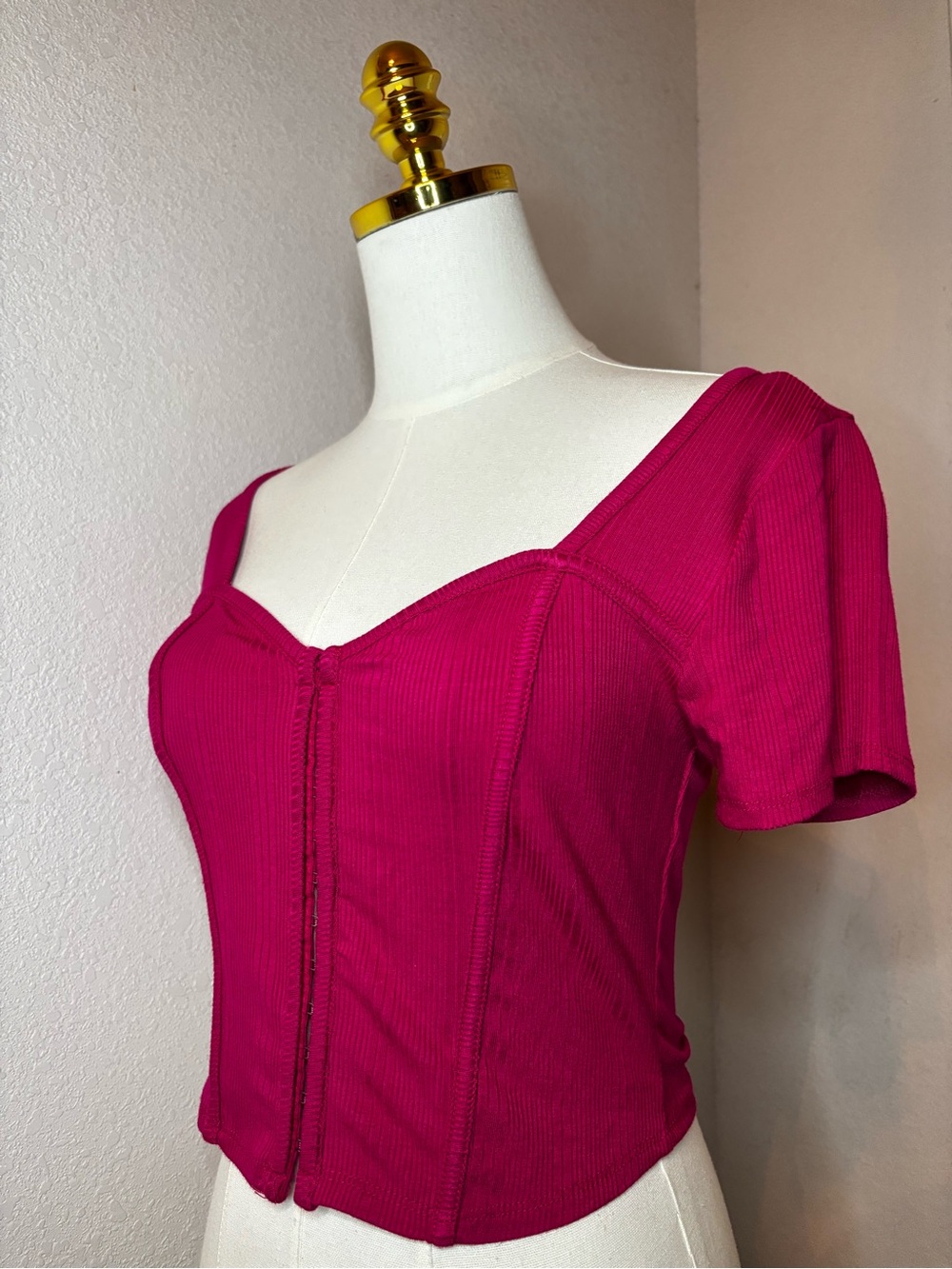 Bozzolo Vibrant Fuchsia Ribbed Sweetheart Top